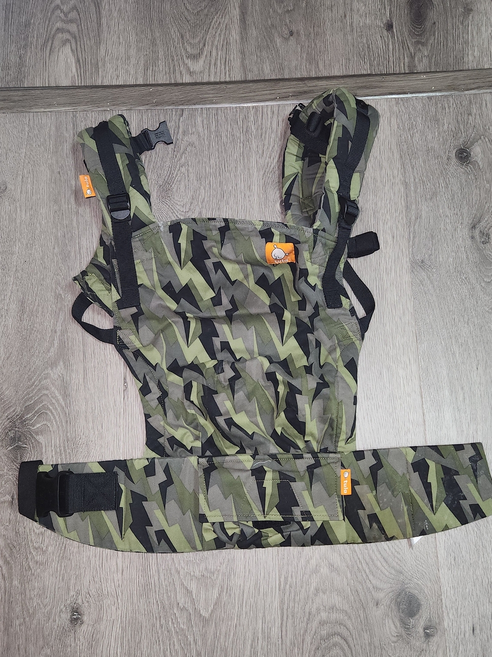 Tula Camo Lightning Kids Carrier - Green